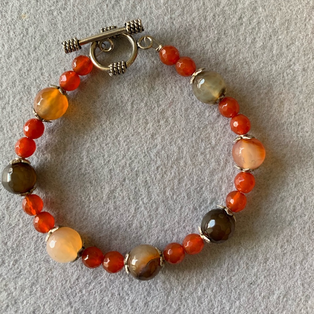 Carnelian handmade bracelet with quartz